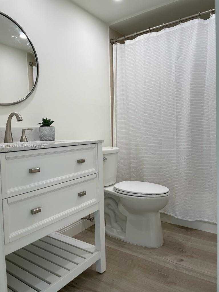 Small Image of 8120 GENEVA CT #355, Doral Number 5
