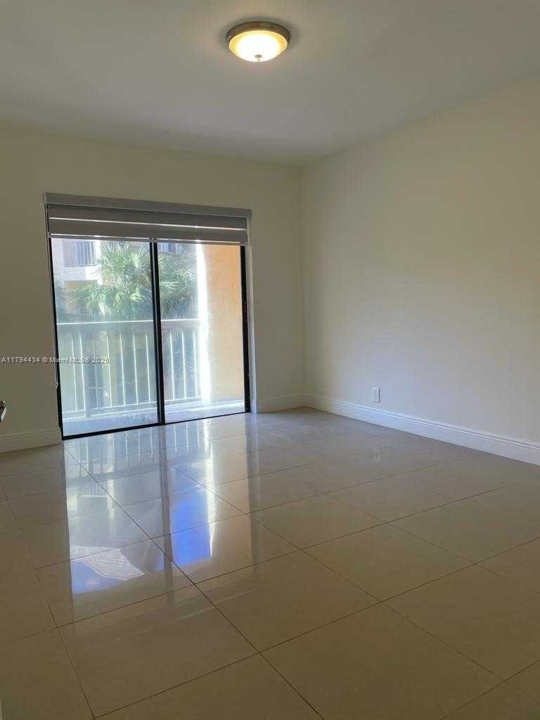 Small Image of 8120 GENEVA CT #355, Doral Number 6
