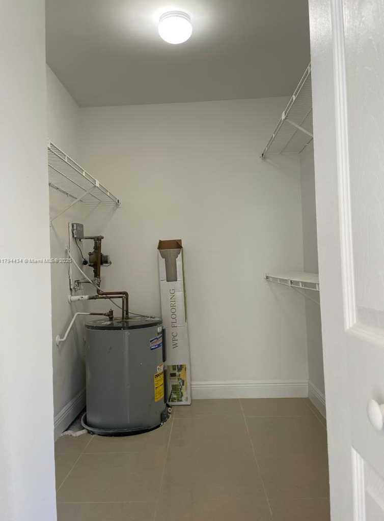 Small Image of 8120 GENEVA CT #355, Doral Number 9