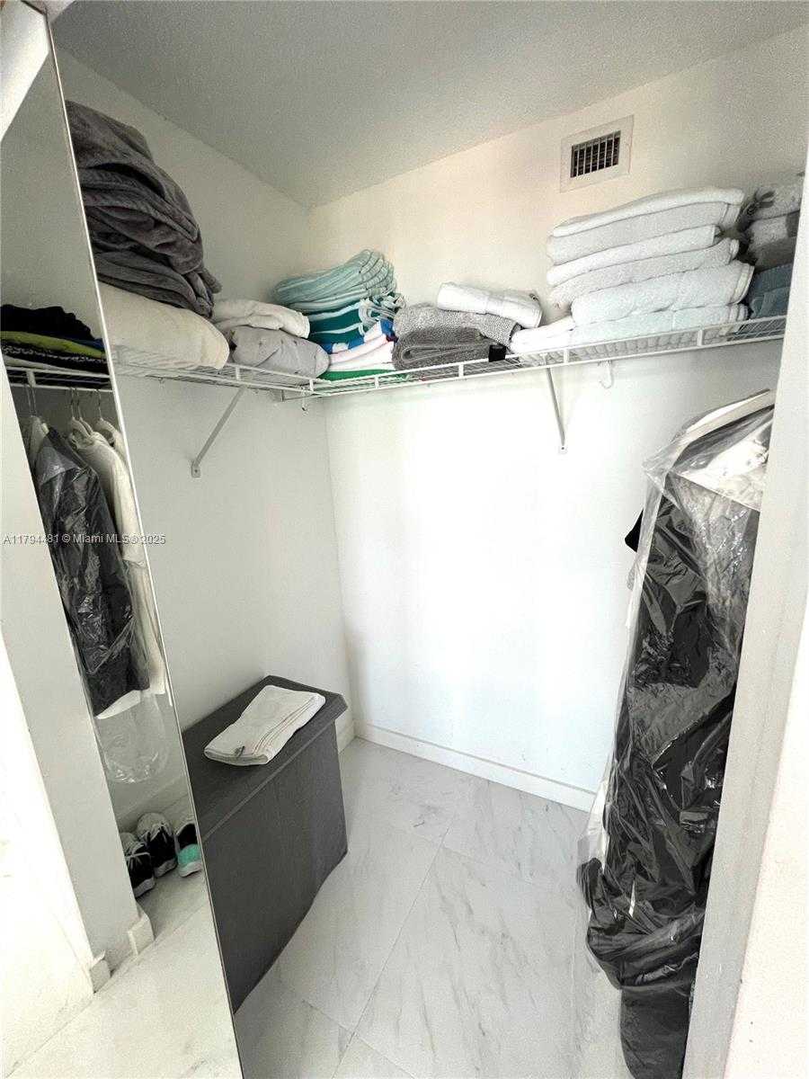 Small Image of 90 #1106, Miami Beach Number 10