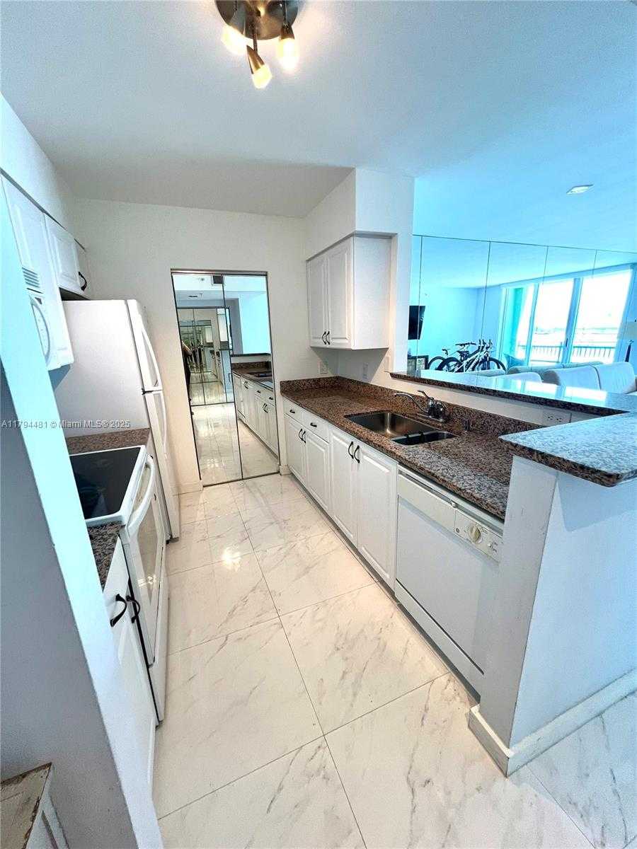 Small Image of 90 #1106, Miami Beach Number 6