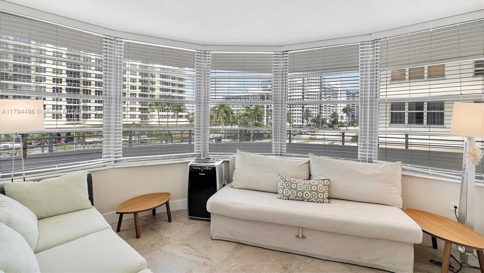 Small Image of 5555 COLLINS AVE #4B, Miami Beach Number 12