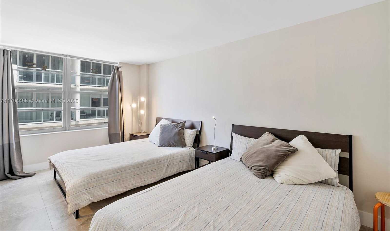 Small Image of 5555 COLLINS AVE #4B, Miami Beach Number 17