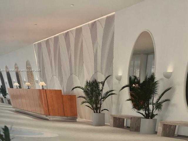 Small Image of 5555 COLLINS AVE #4B, Miami Beach Number 48