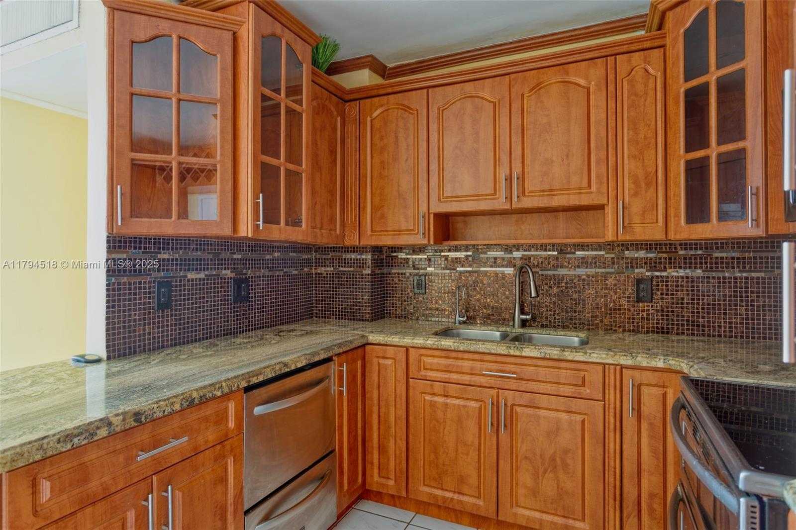 Small Image of 7441 WAYNE AVE #4H, Miami Beach Number 10