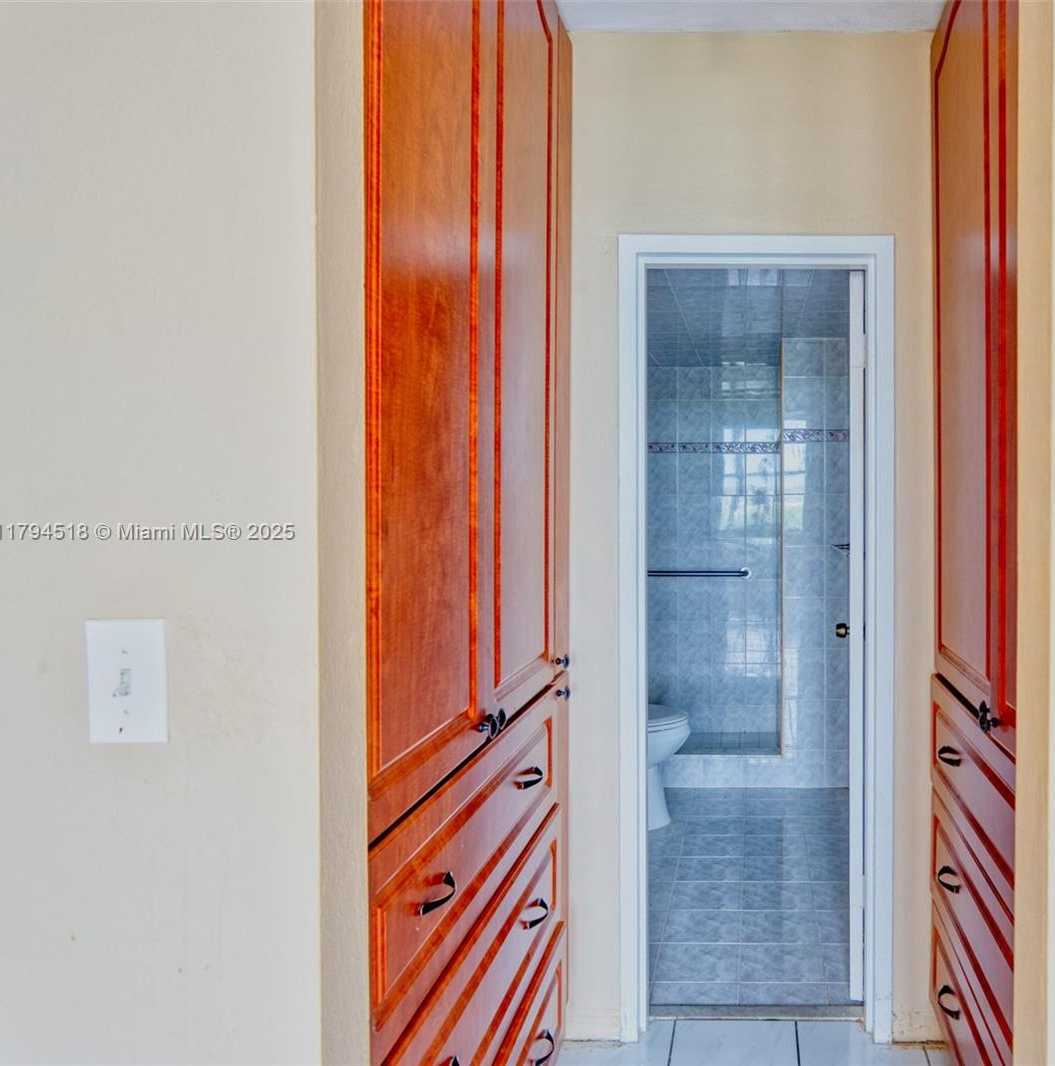Small Image of 7441 WAYNE AVE #4H, Miami Beach Number 16
