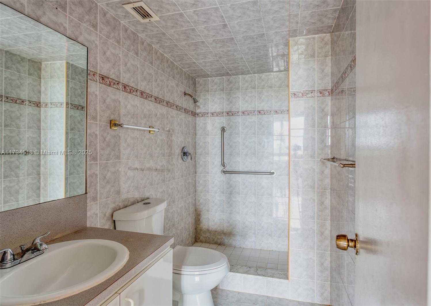 Small Image of 7441 WAYNE AVE #4H, Miami Beach Number 17