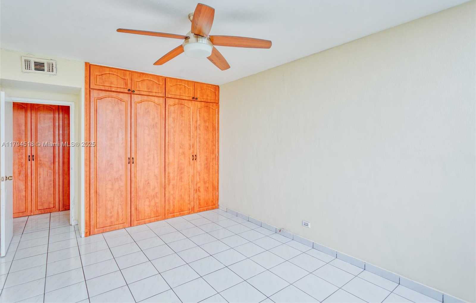 Small Image of 7441 WAYNE AVE #4H, Miami Beach Number 19