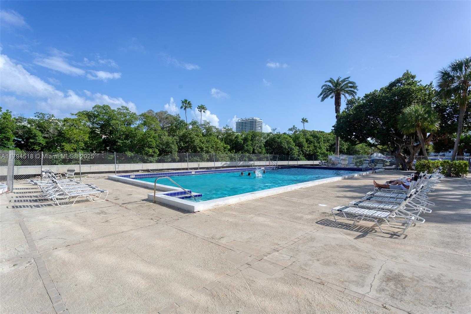 Small Image of 7441 WAYNE AVE #4H, Miami Beach Number 28