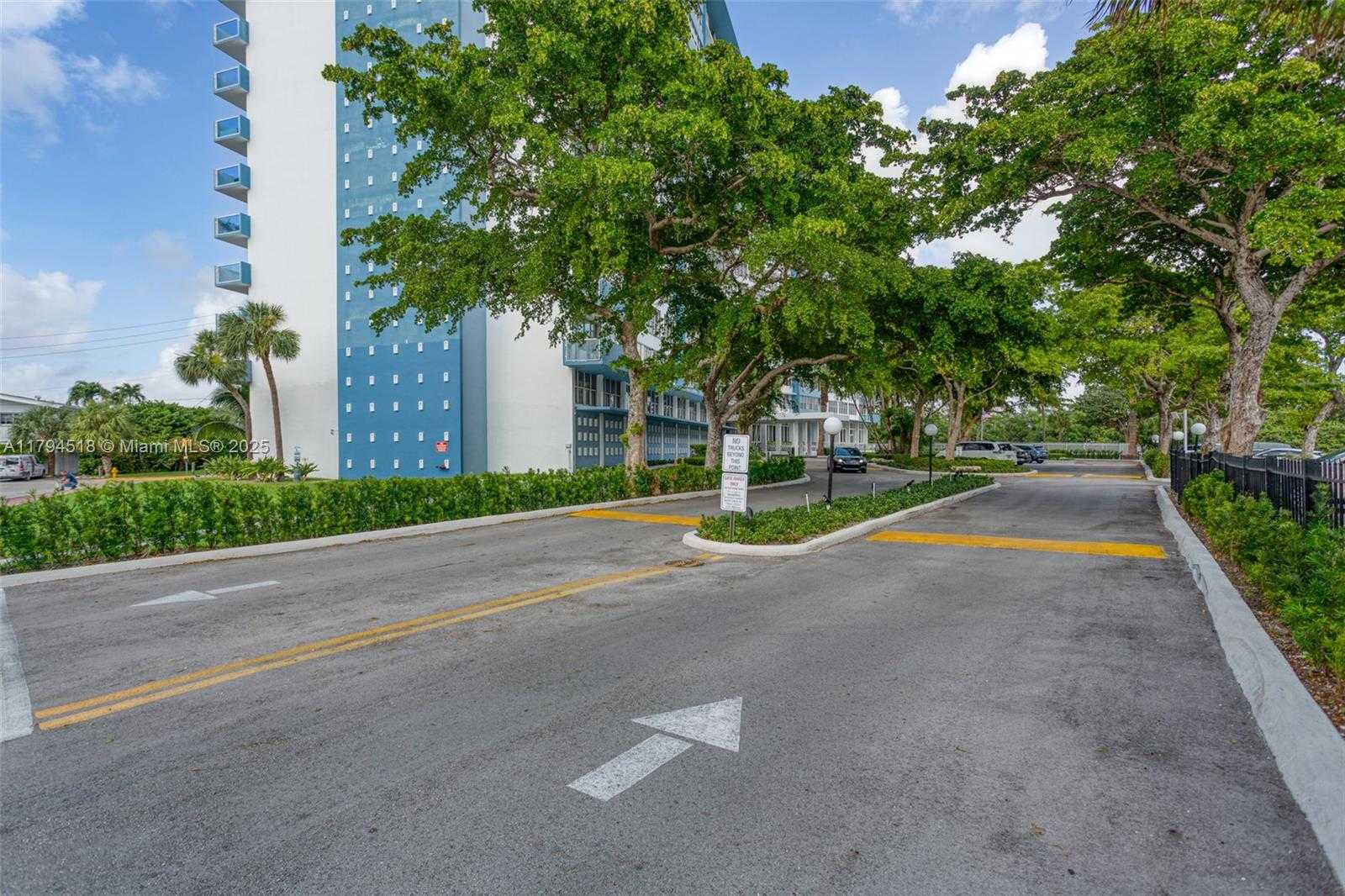 Small Image of 7441 WAYNE AVE #4H, Miami Beach Number 36