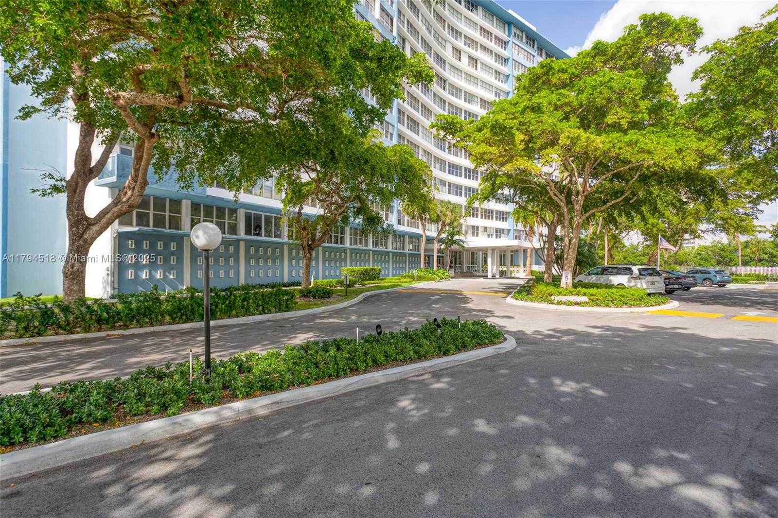 Small Image of 7441 WAYNE AVE #4H, Miami Beach Number 37
