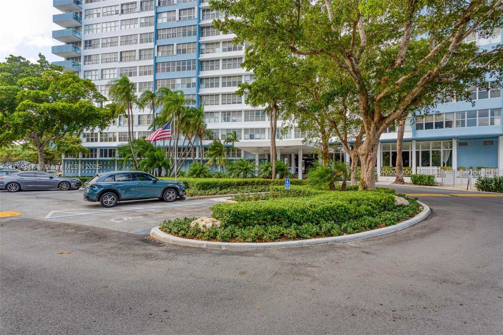 Small Image of 7441 WAYNE AVE #4H, Miami Beach Number 39