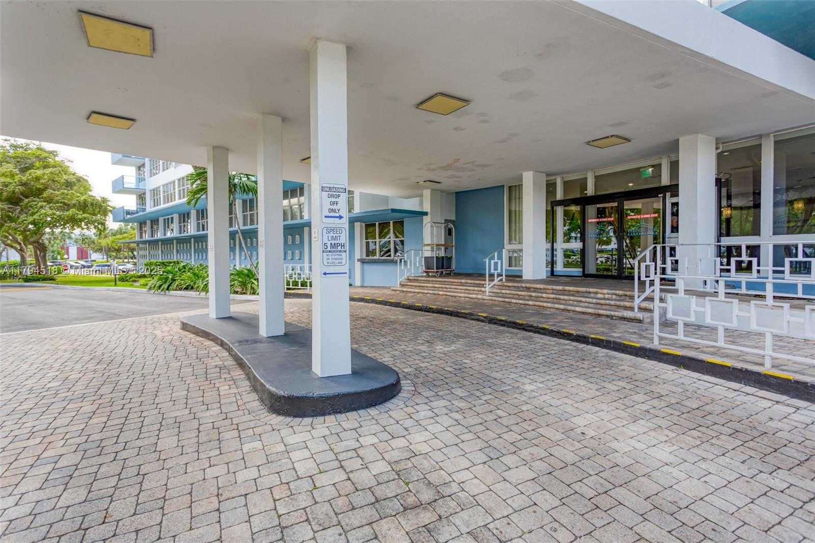 Small Image of 7441 WAYNE AVE #4H, Miami Beach Number 40