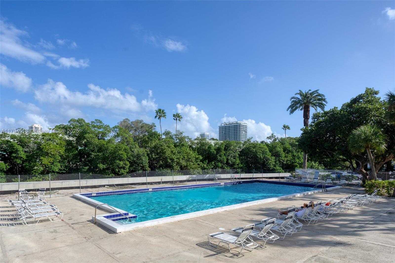 Small Image of 7441 WAYNE AVE #4H, Miami Beach Number 41