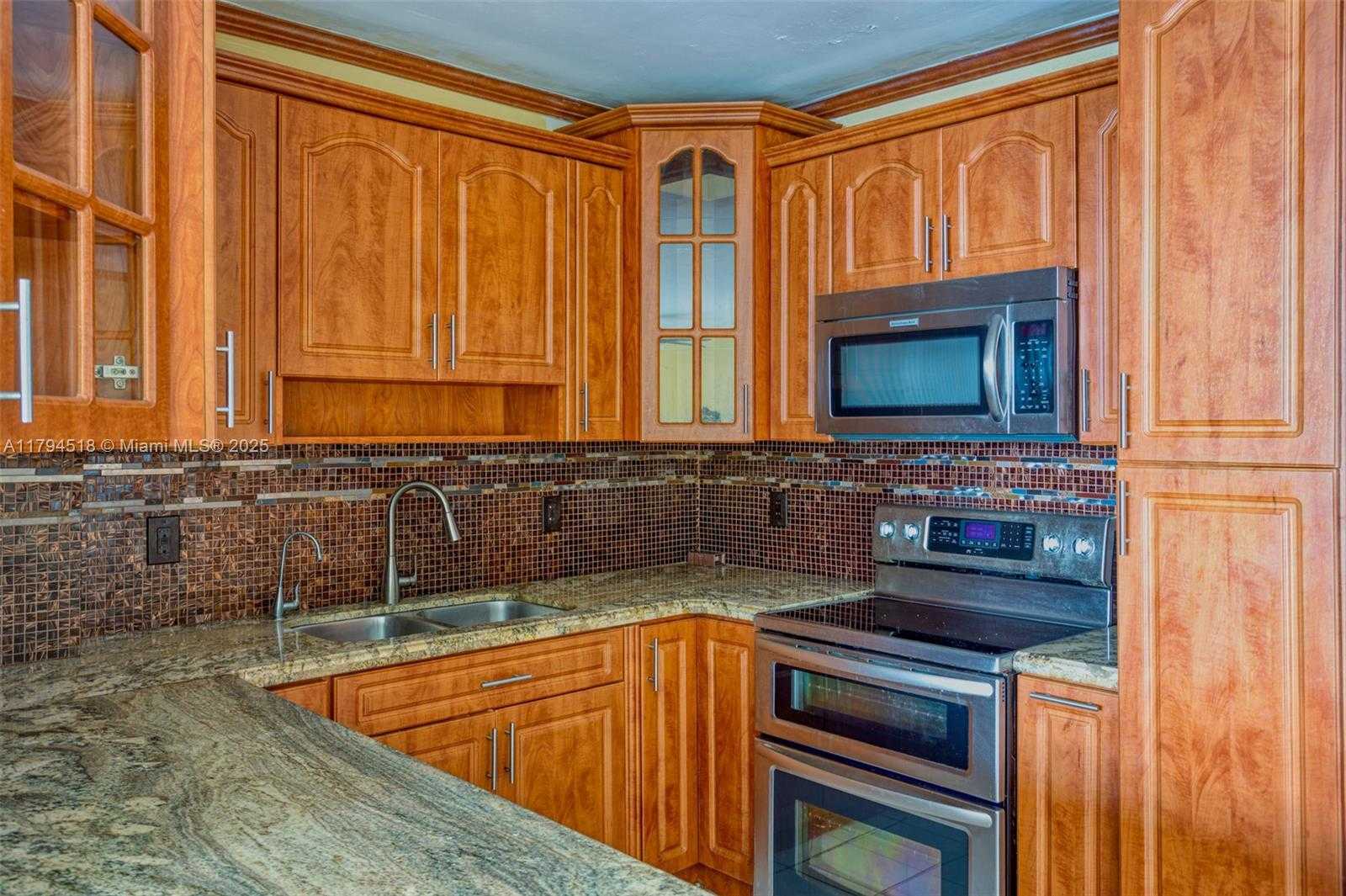 Small Image of 7441 WAYNE AVE #4H, Miami Beach Number 6