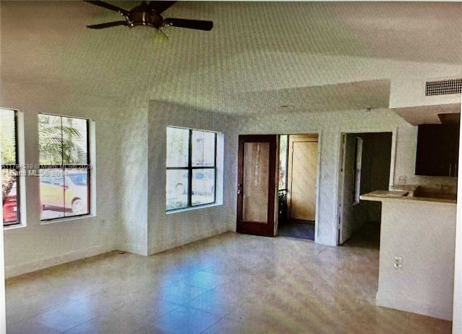 Small Image of 10441 #914, Miami Number 5