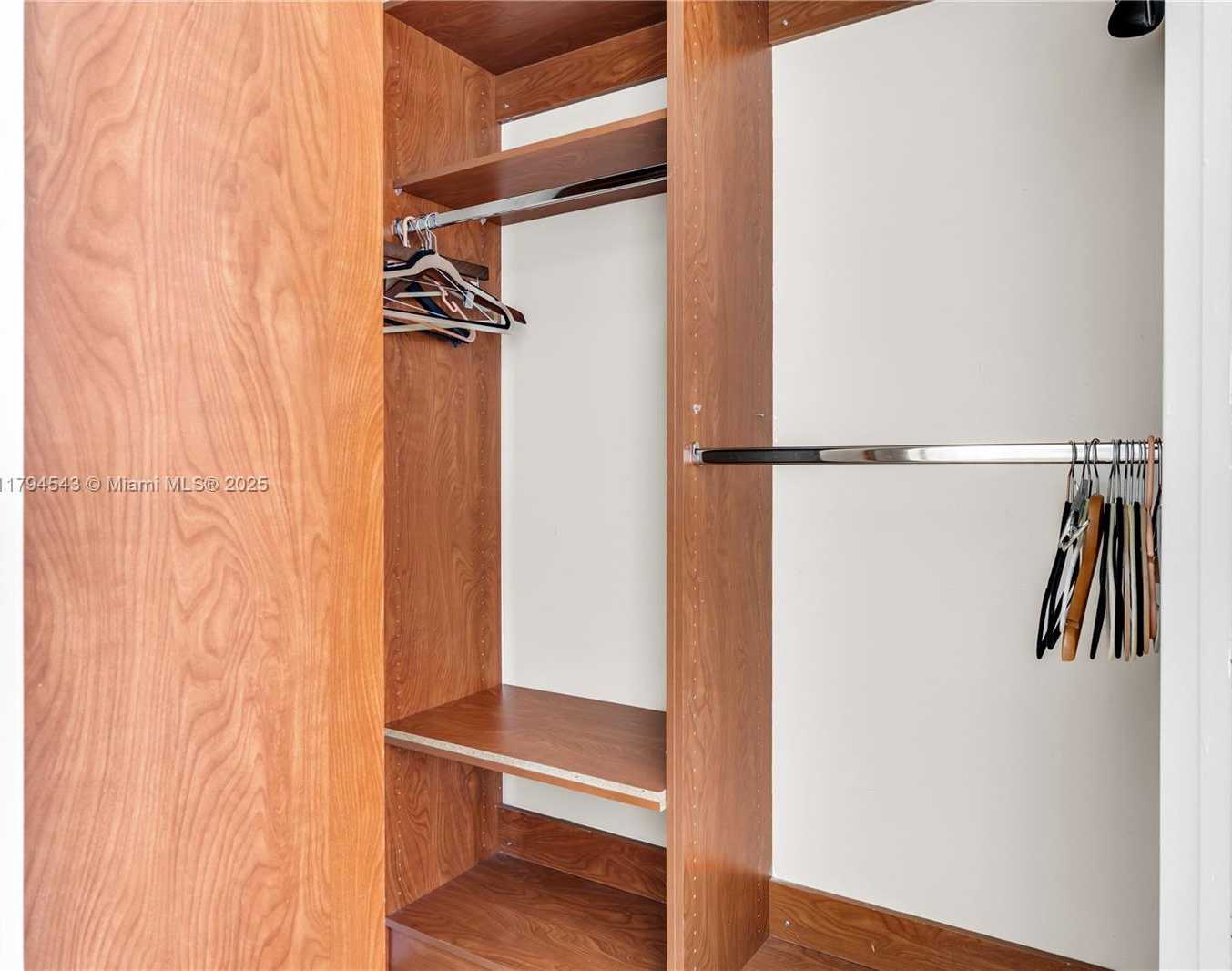 Small Image of 1830 SOUTH OCEAN DR #2608, Hallandale Beach Number 24