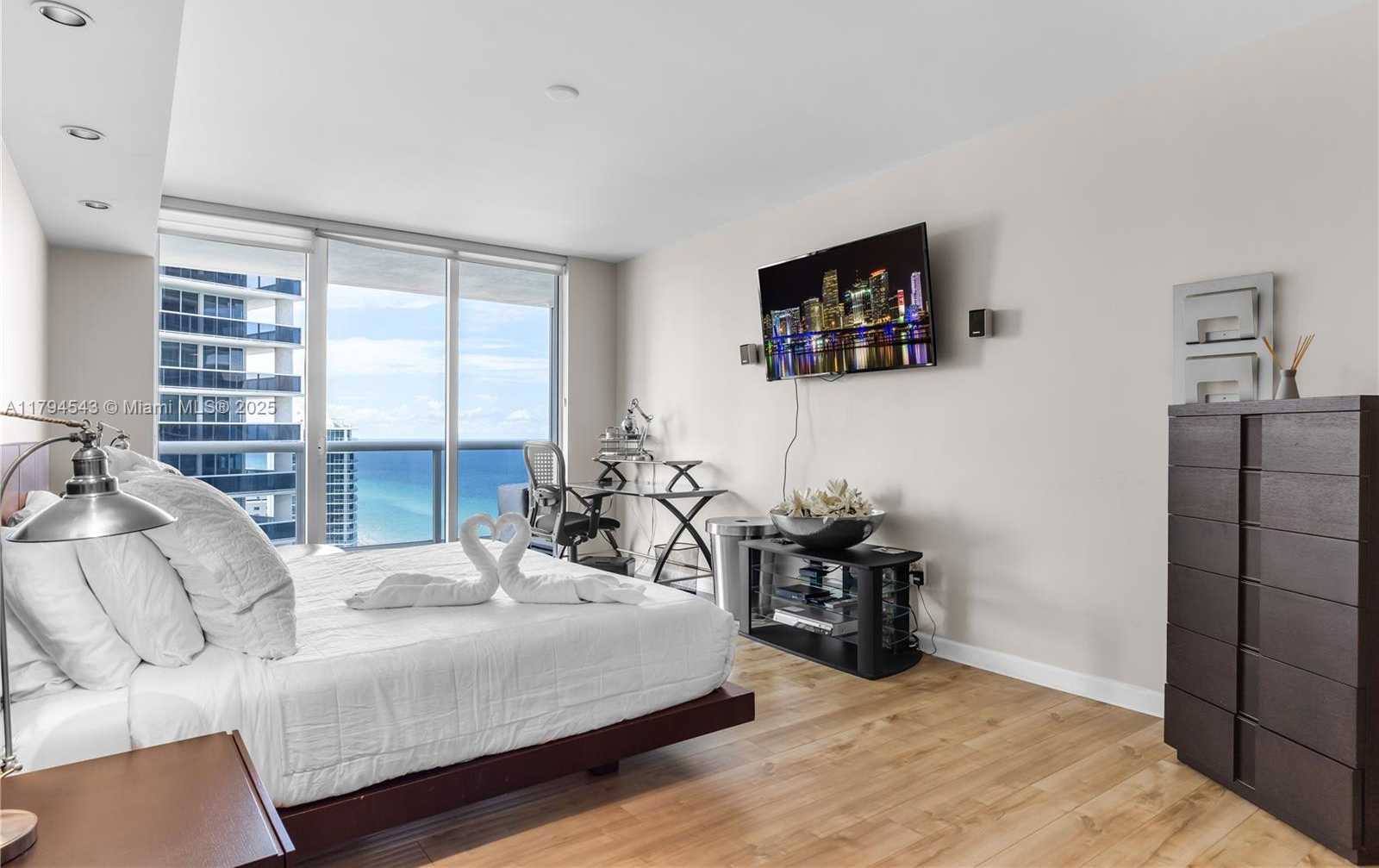 Small Image of 1830 SOUTH OCEAN DR #2608, Hallandale Beach Number 27
