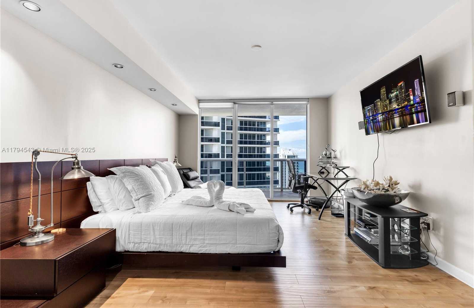 Small Image of 1830 SOUTH OCEAN DR #2608, Hallandale Beach Number 28