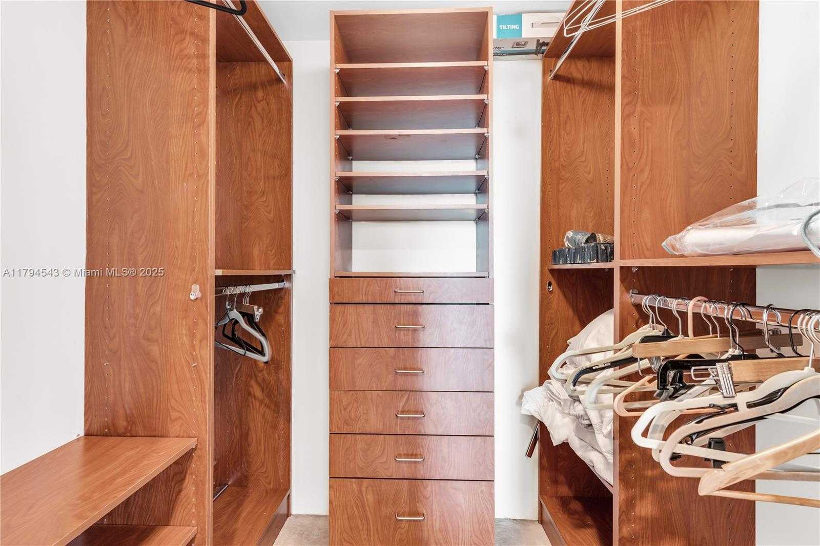 Small Image of 1830 SOUTH OCEAN DR #2608, Hallandale Beach Number 31