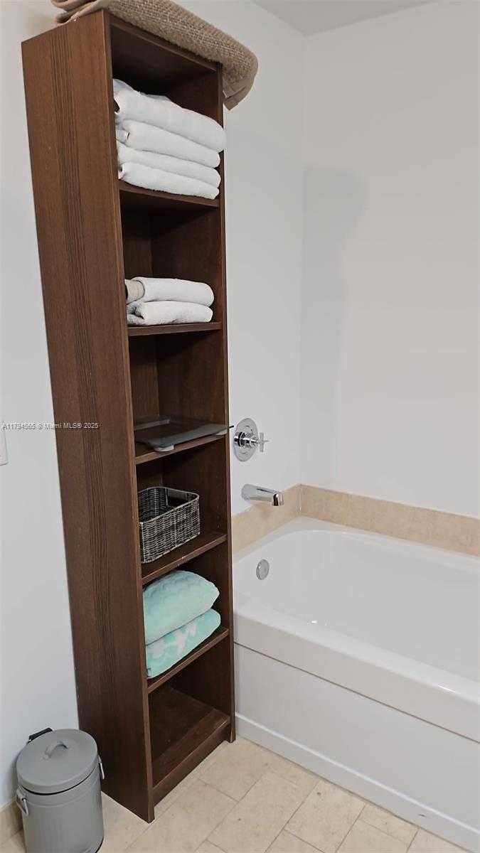 Small Image of 79 SOUTH WEST 12TH ST #3711-S, Miami Number 5