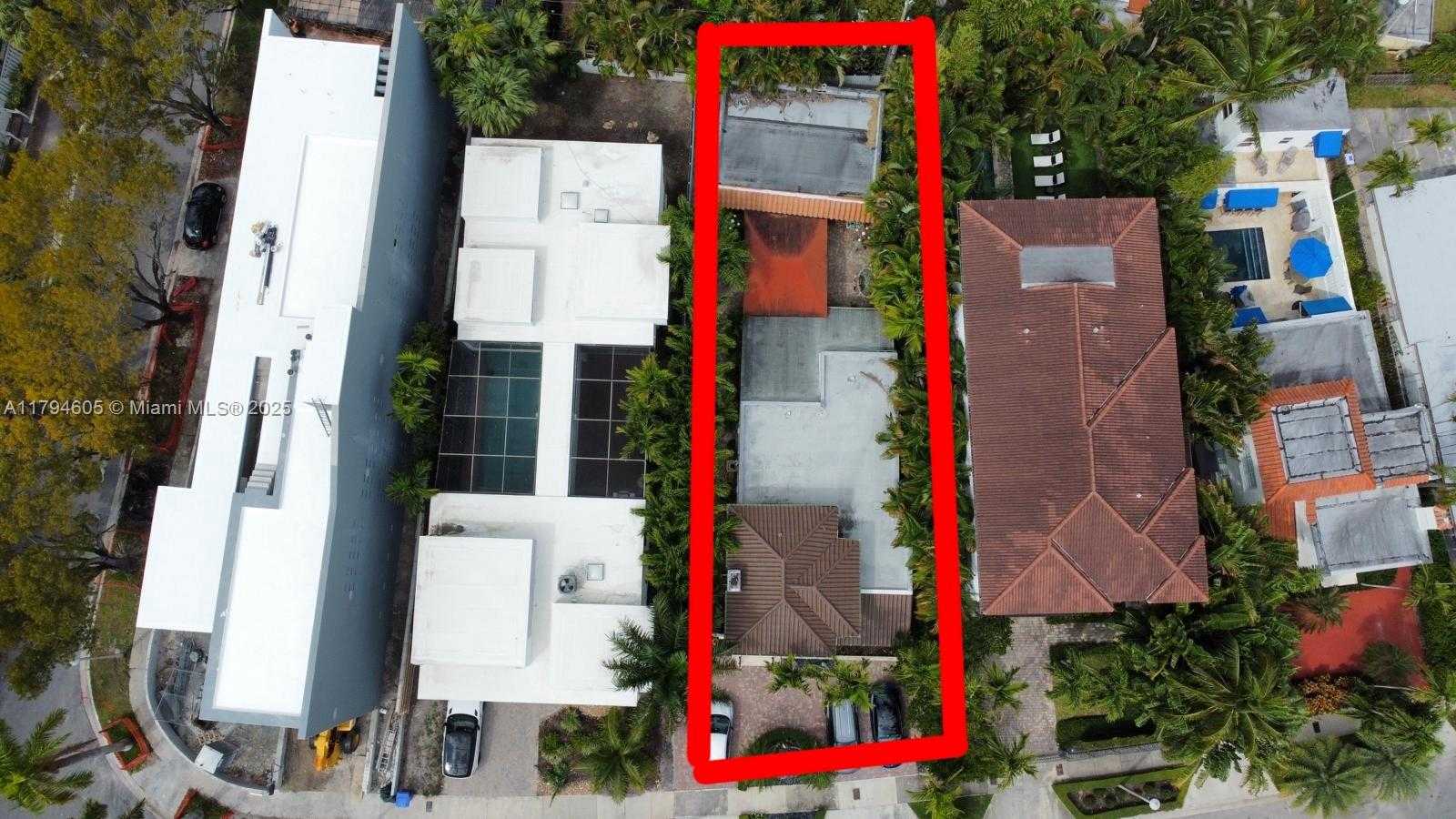 Small Image of 1823 SOUTH BAYSHORE LN, Miami Number 10