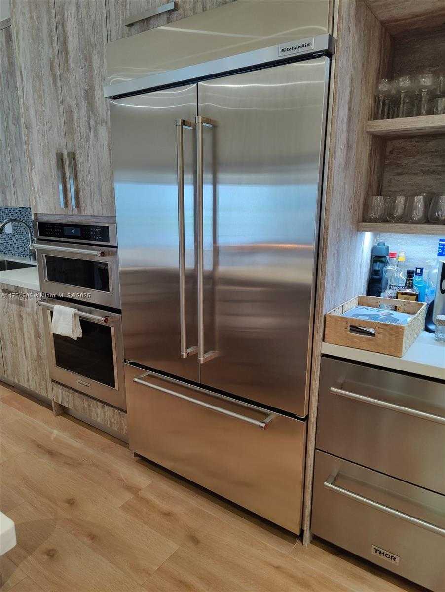 Small Image of 1823 SOUTH BAYSHORE LN, Miami Number 12