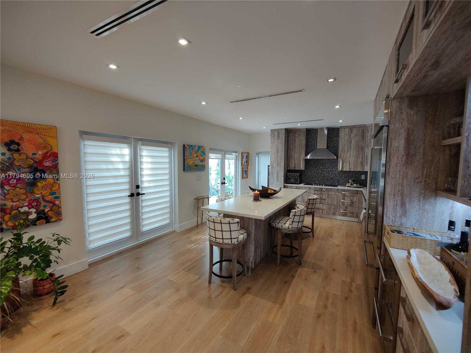 Small Image of 1823 SOUTH BAYSHORE LN, Miami Number 14
