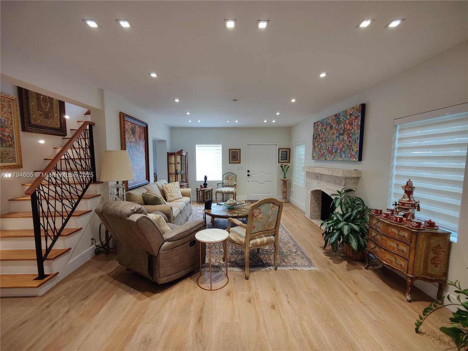 Small Image of 1823 SOUTH BAYSHORE LN, Miami Number 16