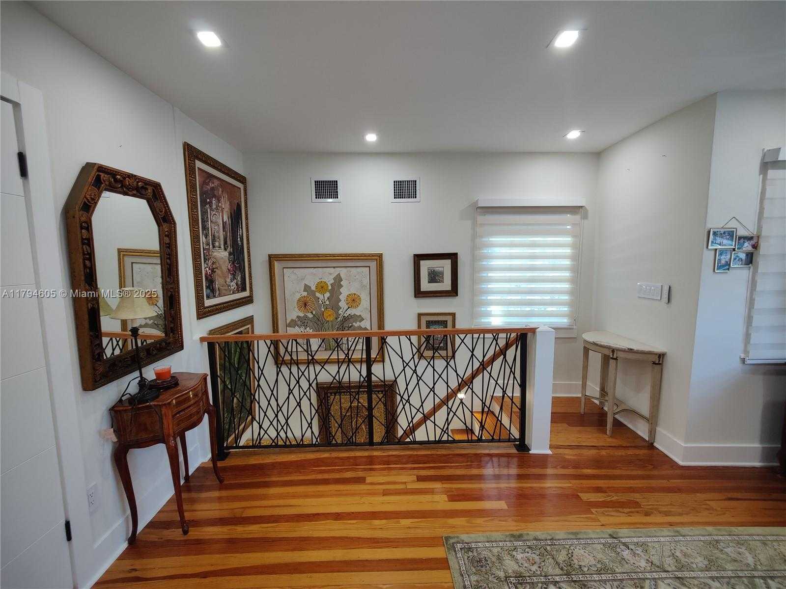 Small Image of 1823 SOUTH BAYSHORE LN, Miami Number 19