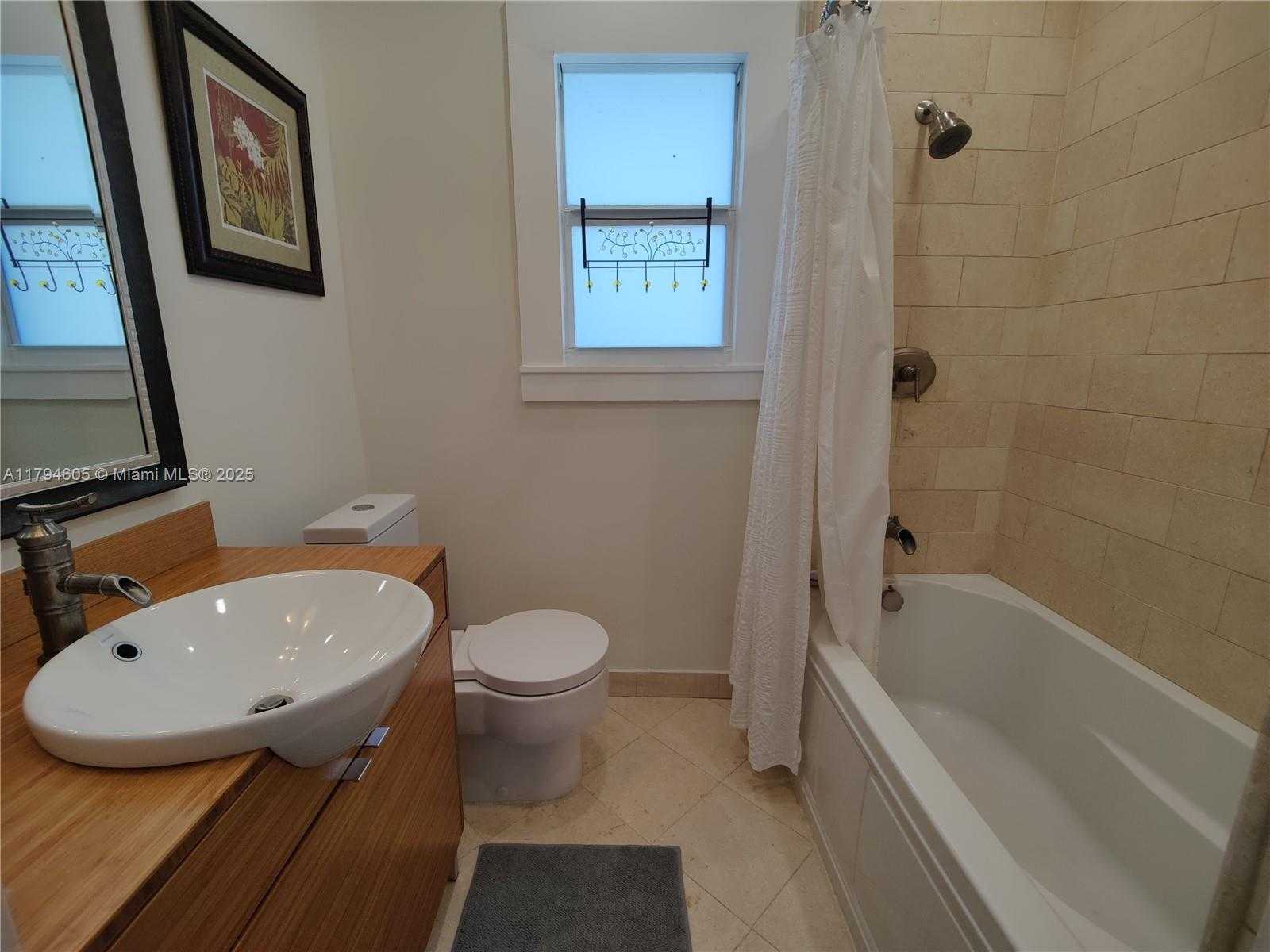 Small Image of 1823 SOUTH BAYSHORE LN, Miami Number 20