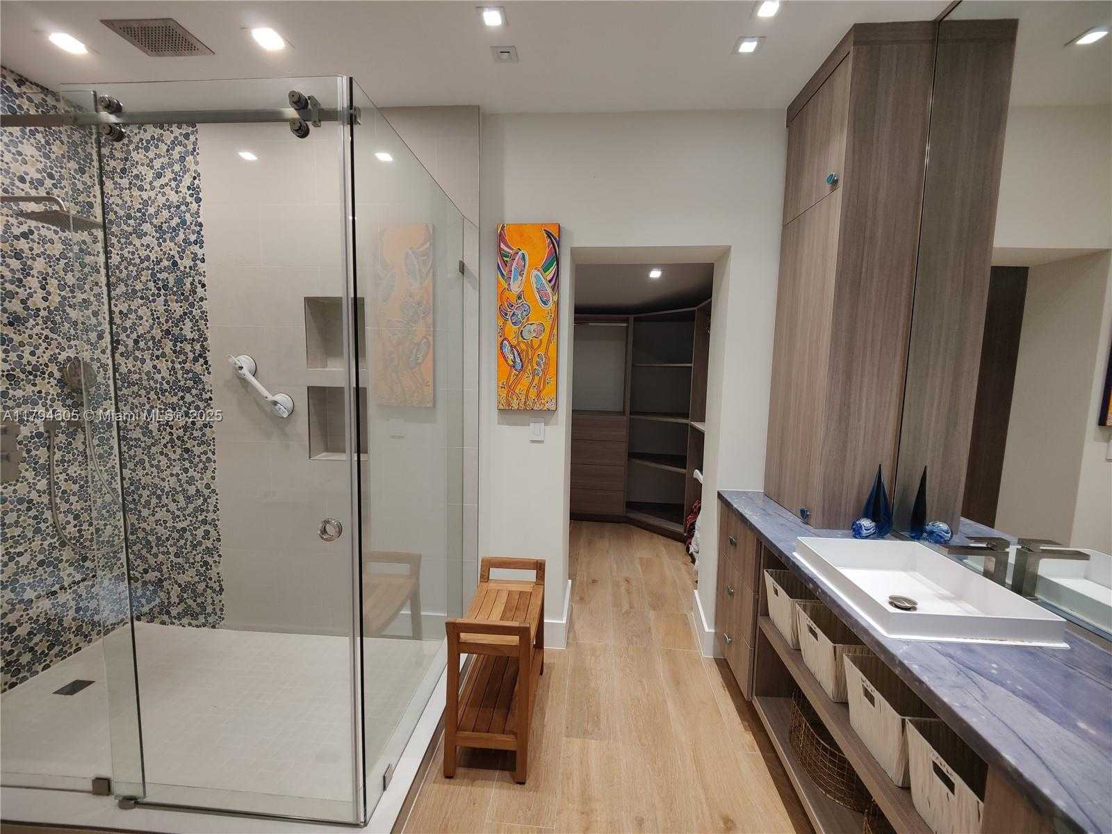 Small Image of 1823 SOUTH BAYSHORE LN, Miami Number 23