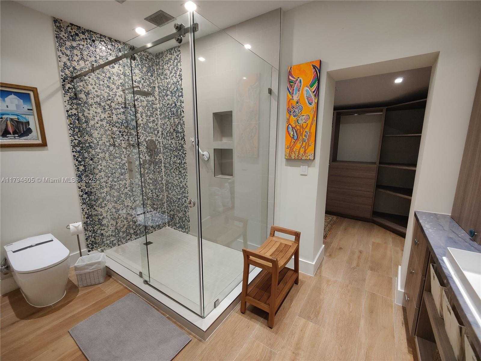 Small Image of 1823 SOUTH BAYSHORE LN, Miami Number 24