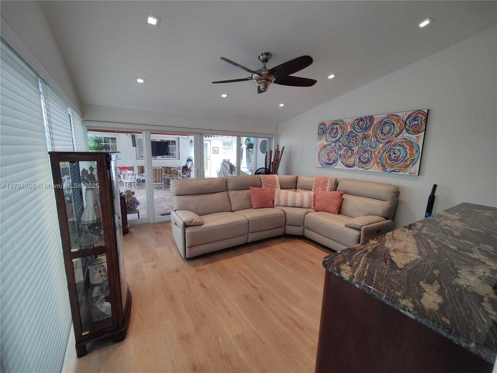 Small Image of 1823 SOUTH BAYSHORE LN, Miami Number 29