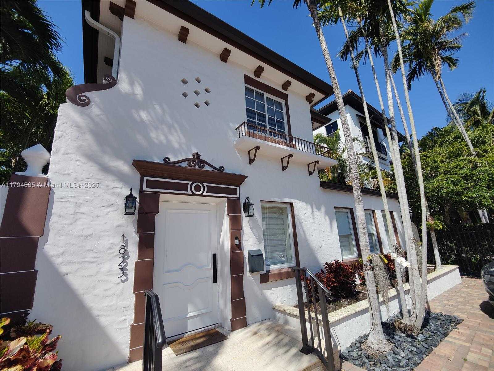 Small Image of 1823 SOUTH BAYSHORE LN, Miami Number 3