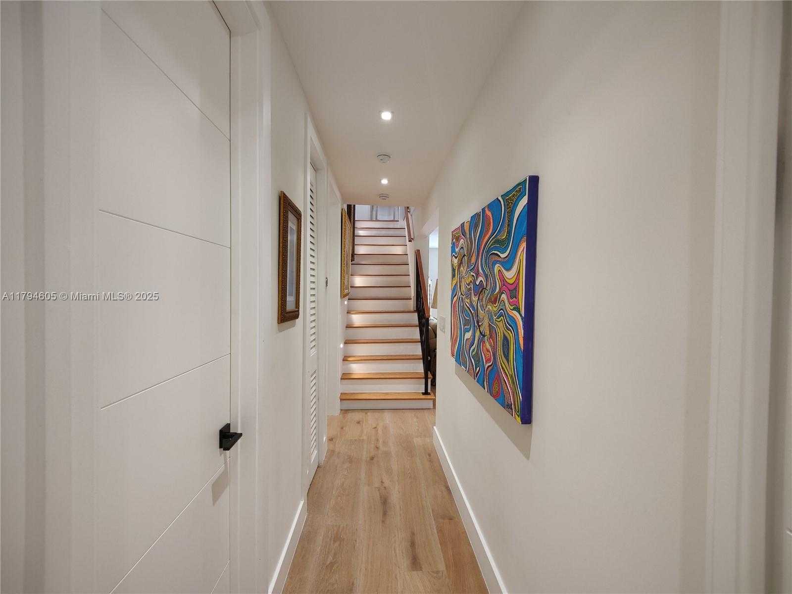 Small Image of 1823 SOUTH BAYSHORE LN, Miami Number 31