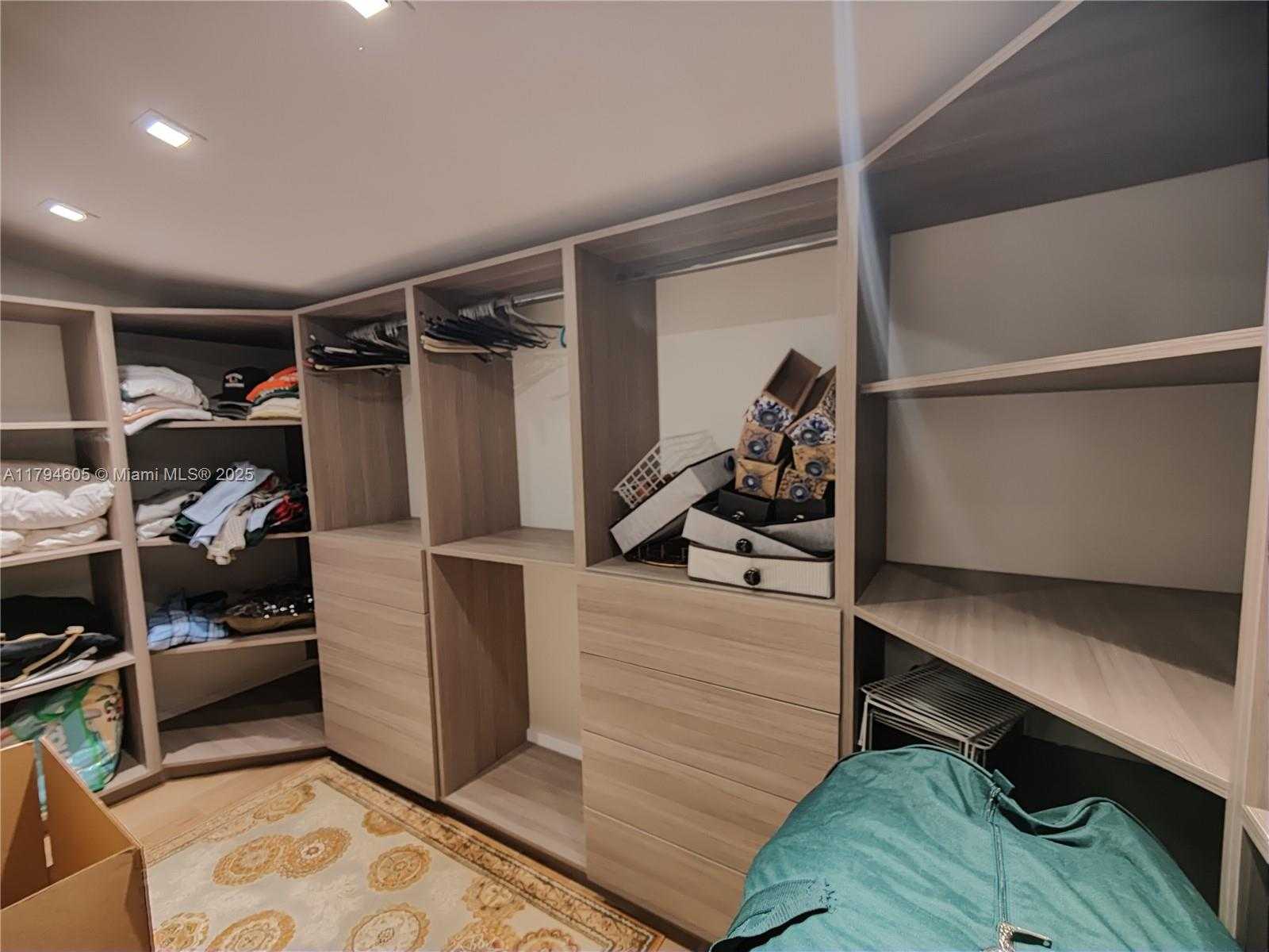 Small Image of 1823 SOUTH BAYSHORE LN, Miami Number 36
