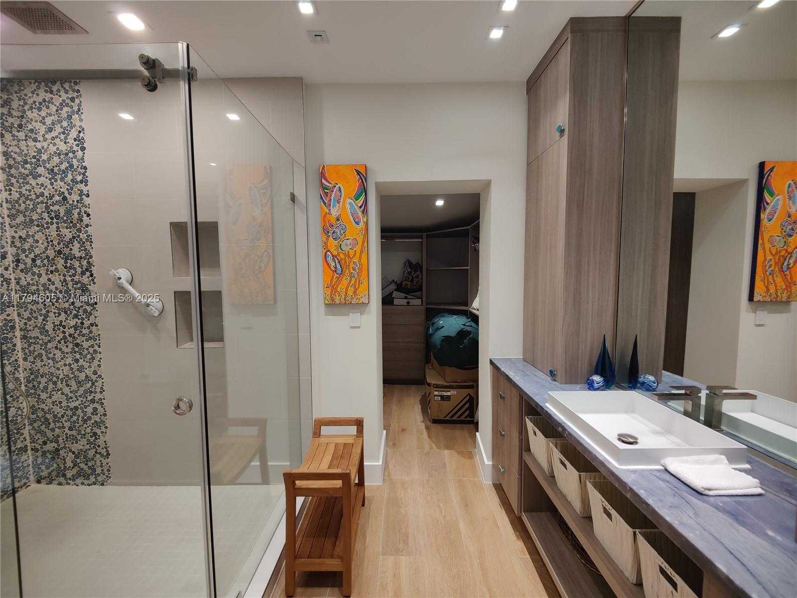 Small Image of 1823 SOUTH BAYSHORE LN, Miami Number 37