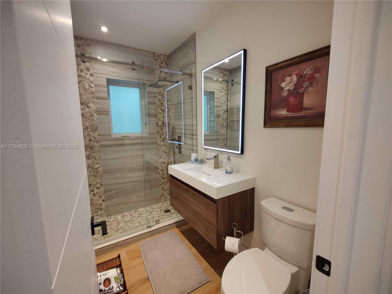 Small Image of 1823 SOUTH BAYSHORE LN, Miami Number 39
