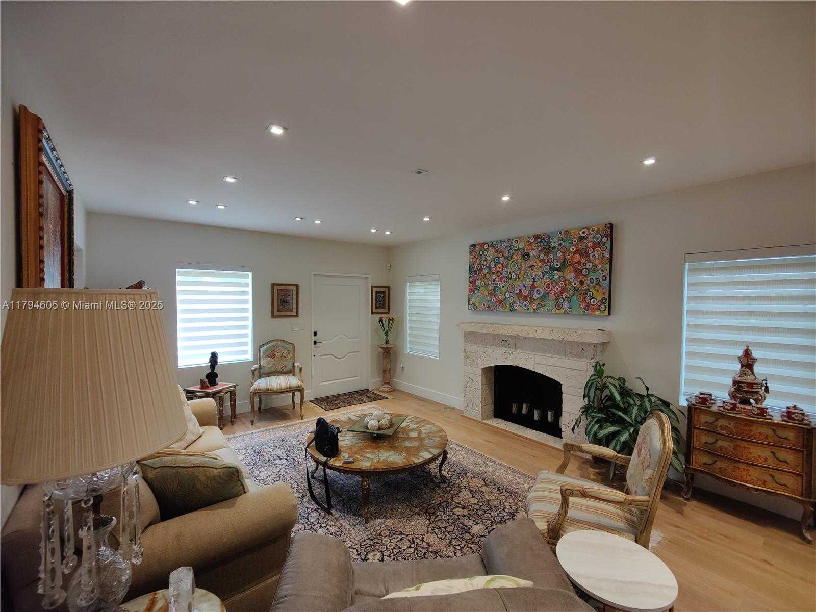 Small Image of 1823 SOUTH BAYSHORE LN, Miami Number 40