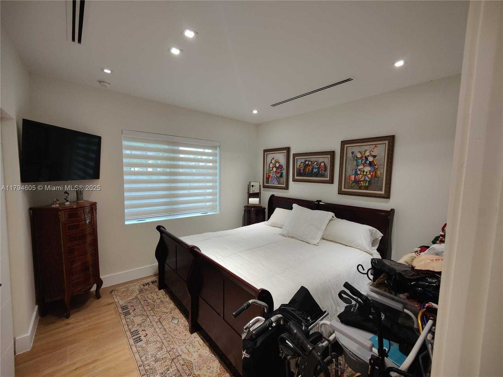 Small Image of 1823 SOUTH BAYSHORE LN, Miami Number 44