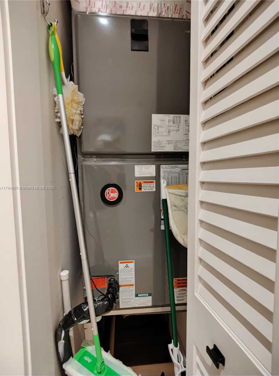 Small Image of 1823 SOUTH BAYSHORE LN, Miami Number 45