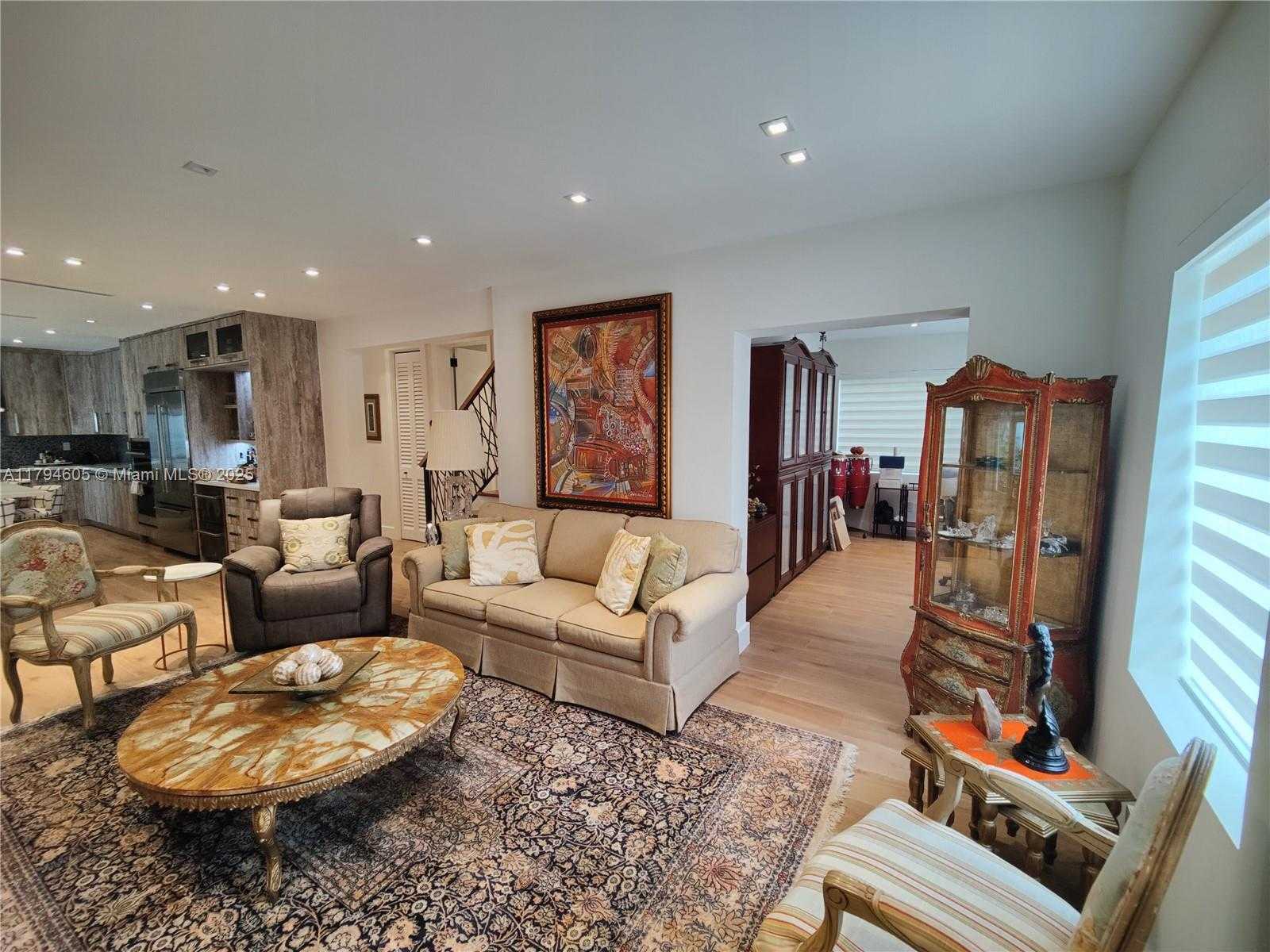 Small Image of 1823 SOUTH BAYSHORE LN, Miami Number 47