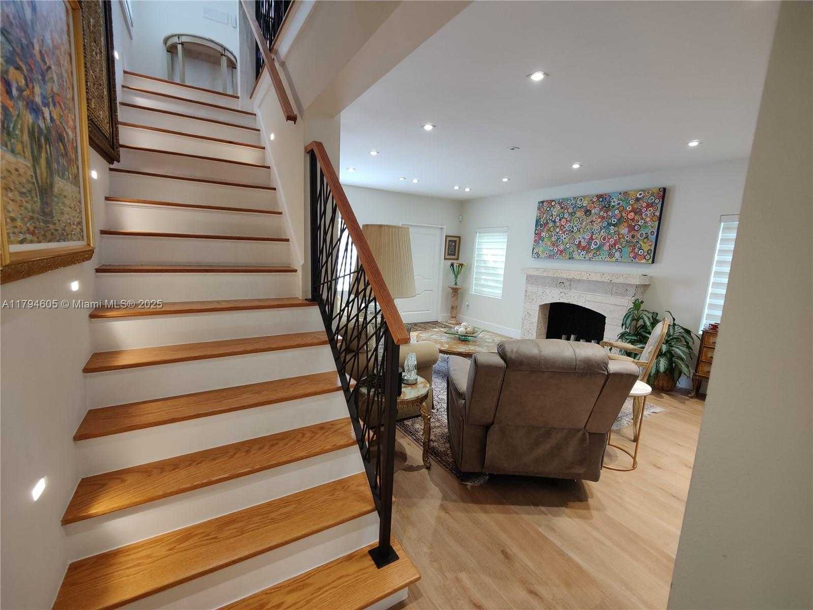 Small Image of 1823 SOUTH BAYSHORE LN, Miami Number 50