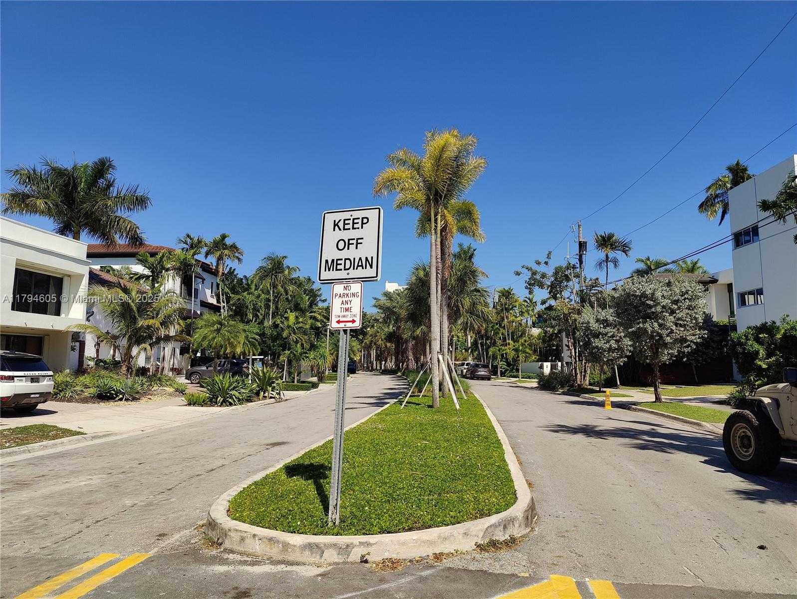 Small Image of 1823 SOUTH BAYSHORE LN, Miami Number 52