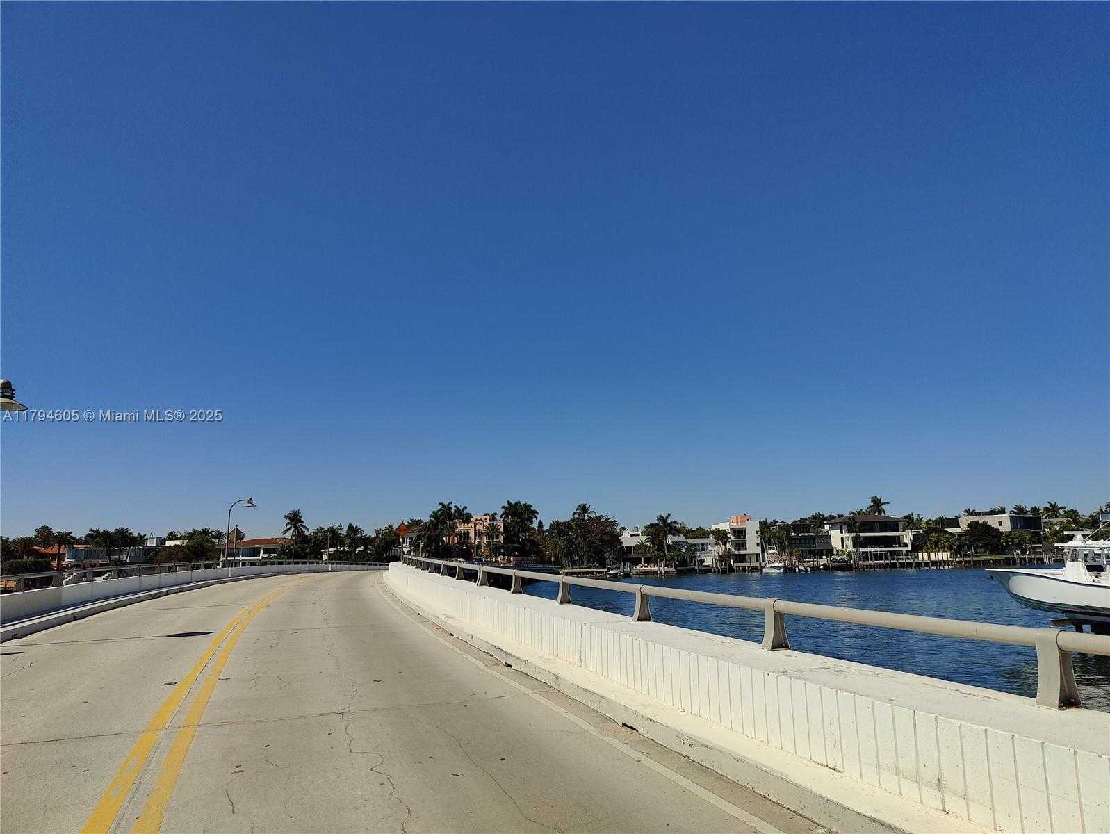 Small Image of 1823 SOUTH BAYSHORE LN, Miami Number 53