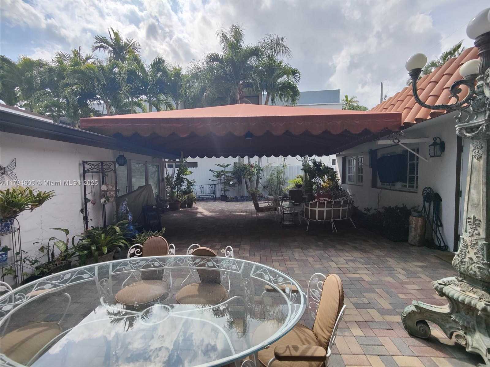 Small Image of 1823 SOUTH BAYSHORE LN, Miami Number 57