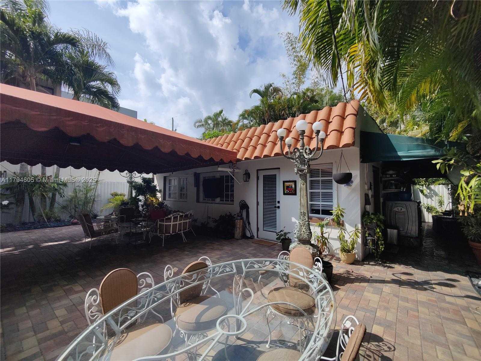 Small Image of 1823 SOUTH BAYSHORE LN, Miami Number 58