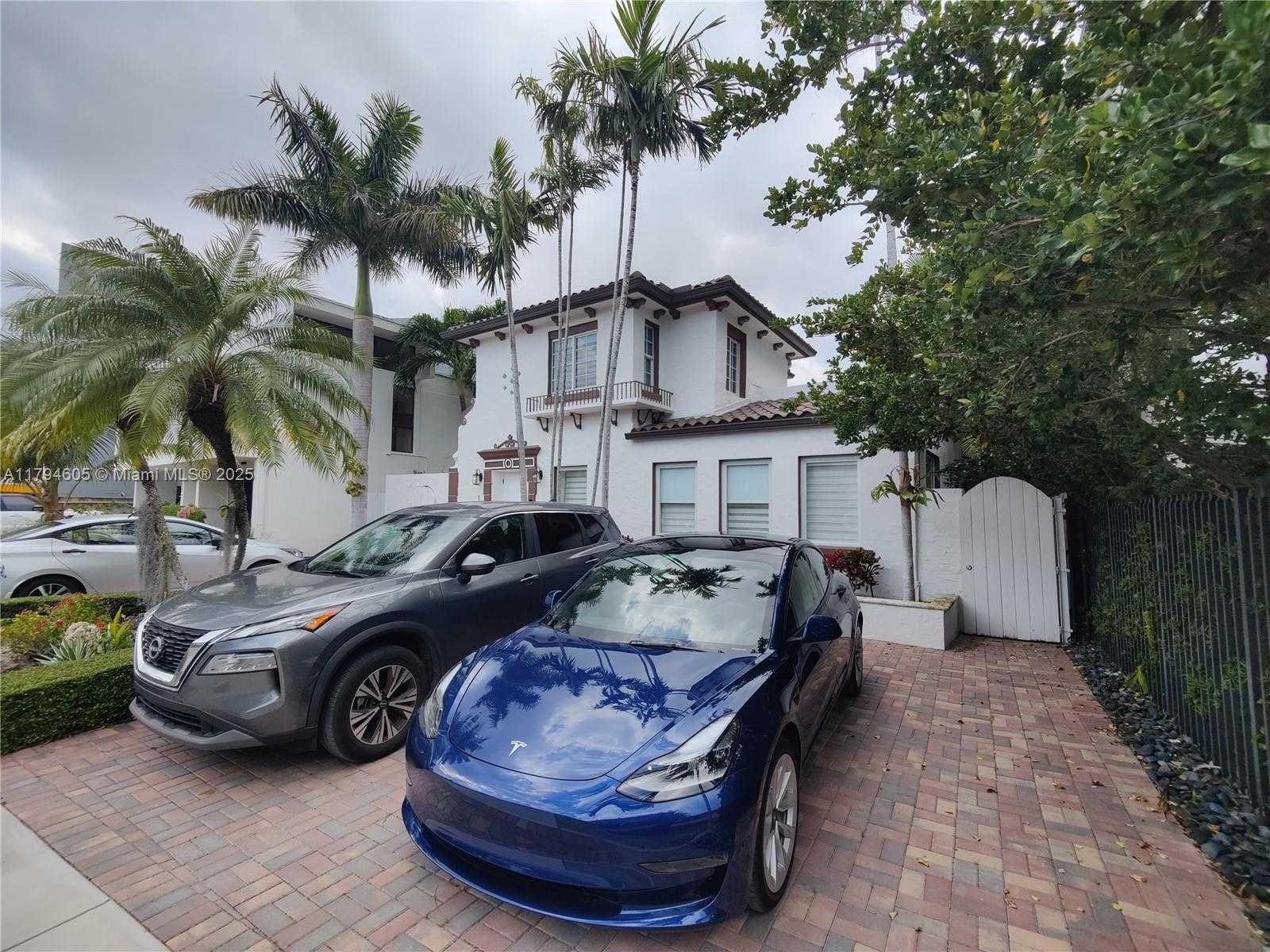 Small Image of 1823 SOUTH BAYSHORE LN, Miami Number 6