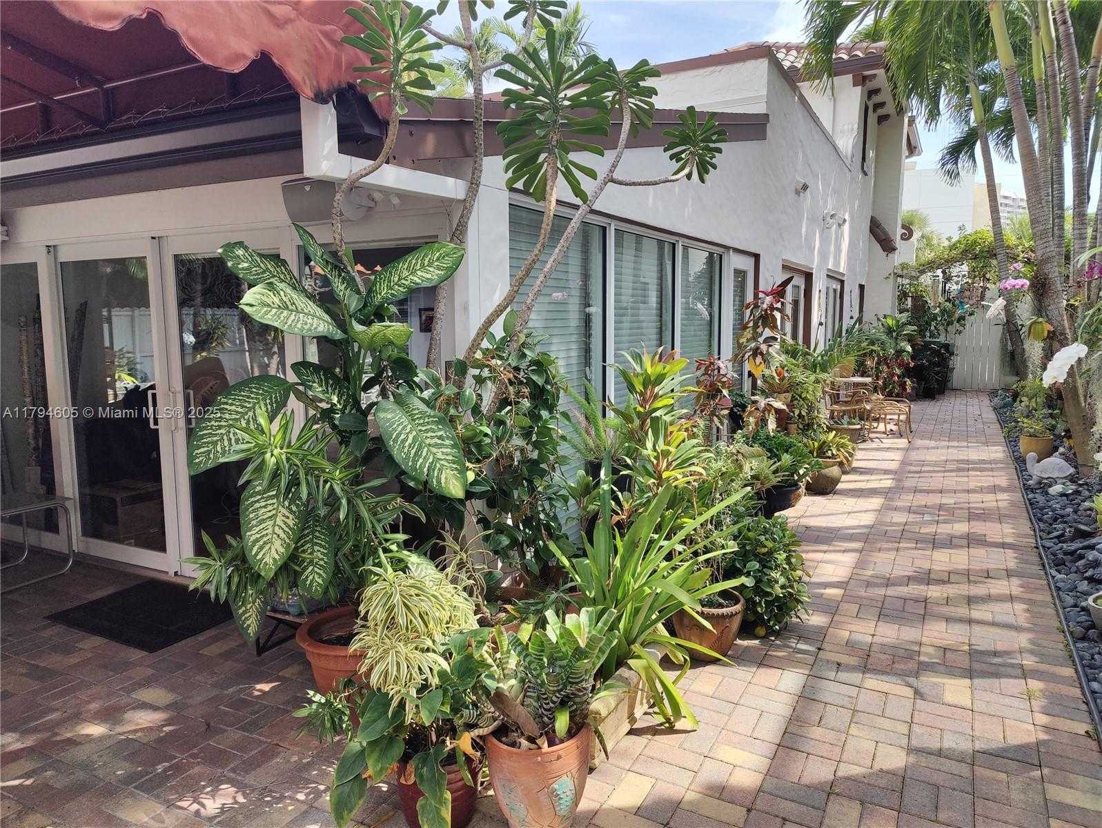 Small Image of 1823 SOUTH BAYSHORE LN, Miami Number 64